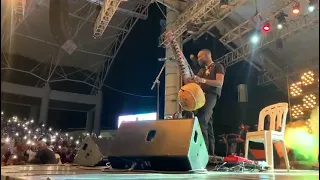 Sidiki diabate qui fait l’hymne national ivoirienne avec son Kora au palais de la culture Abidjan