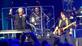 HALL & OATES - I Can't Go for That (No Can Do) - Paris 2019