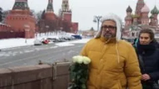 Flowers laid at improvised Moscow Nemtsov memorial