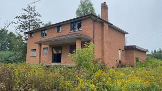 Abandoned multi million dollar 1980s mansion