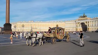 Кареты на Дворцовой площади - Санкт-Петербург