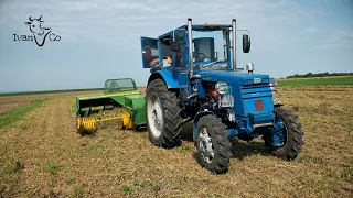 Тюкування люцерни прес-підбирачем John Deere 330, та трактором Т-40.