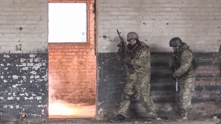 Британські військові навчають українських морпіхів та десантників на Житомирському полігоні