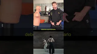 🤯 CHUCK NORRIS le enseño a dar patadas altas a BRUCE LEE? #shorts #BruceLee #artesmarciales #mma