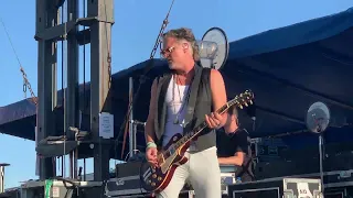 Shine. Collective Soul: Live in concert. Moondance Jam.