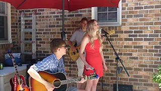 Modern Moxie performs "Crimson and Clover" (Cover) by Tommy James and the Shondells