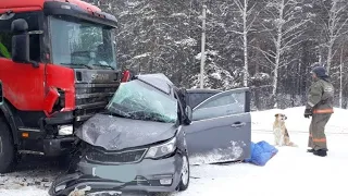 Жесткое дтп в Удмуртии 24.01.2021 автомобиль "Kia Rio" врезался в "Scania". Погибли трое пассажиров.