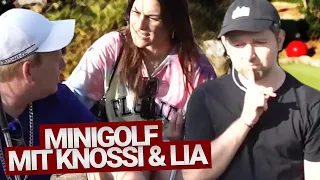 Ich möchte einen neuen Ball! 😡 Minigolf mit Knossi & Lia 😂