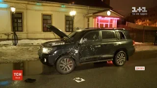 З гранатомета по автомобілю: у Дніпрі обстріляли броньований позашляховик