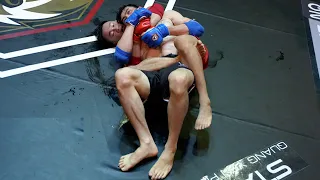 “Võ sĩ mũ cối” Nguyễn Cát Tùng tung đòn siết cổ sau rear naked choke hạ đối thủ