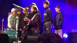 Matthieu Chedid -M- : "La Seine" at VCNY (features young fans)