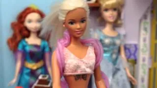 BARBIE CRASHES PARTY DisneyCarToys at Frozen Elsa and Anna's Castle with Jasmine and Merida