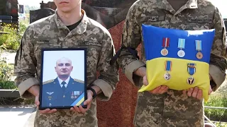 У Скоморохах попрощалися із льотчиком, який загинув під час виконання бойового завдання