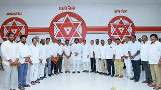 విజేతలతో ఆత్మీయ సమావేశమైన జనసేనాని || JanaSena Party || Pawan Kalyan