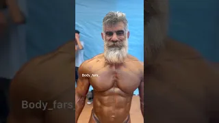 Бородатый дед силач