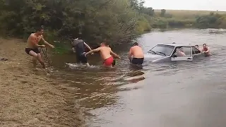 ЛЮДИ ТОПЯТ АВТОМОБИЛИ В РЕКЕ! Не преодолевшие брод, но некоторым повезло.