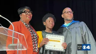 A 6-mile trek that took 2 hours: St. Louis teen walks to 8th grade graduation