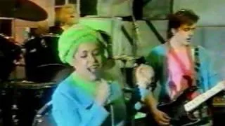 X-Ray Spex - The Day The World Turned Dayglo (TOTP)