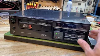 World's FIRST CD Player - The Sony CDP-101 from 1982!