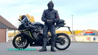 Auch auf dem Motorrad immer mit Maske ;)   -     Always with a mask, even on the motorbike ;)