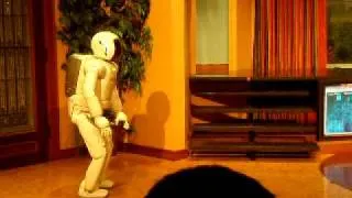 Disneyland Honda Amazing Asimo Humanoid Robot Running & Walking