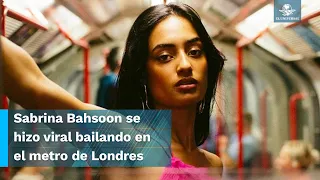 Chica baila en Metro de Londres y se vuelve viral