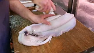 Comida callejera japonesa SQUI GIGANTE Calamares Fritos Sashimi Okinawa Mariscos Japón