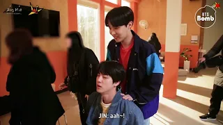 [INDO SUB] 180727 [BANGTAN BOMB] Jin & j-hope Massage Time?! - BTS (방탄소년단)