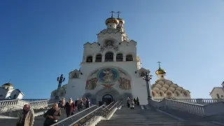 Божественная литургия  в праздник Воздвижения Креста Господня во Всехсвятском храме памятнике Минска