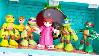 Teenage Mutant Ninja Turtles Half Shell Heroes Super Sewer HQ Leonardo Raphael Michelangelo Don