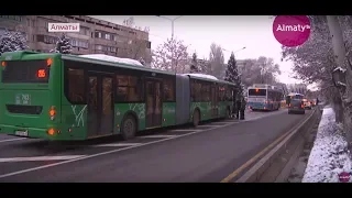 Новые автобусы-гармошки вышли на линию BRT в Алматы (02.11.18)