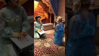 Meeting Jasmine at Epcot. Disney World l. October 2019