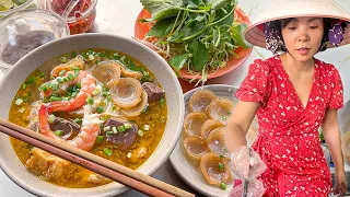 Vietnamese sister makes Bún Riêu like I have never seen before!