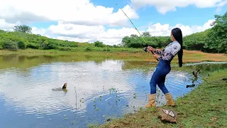 SELVAGERIA E PERIGO NESSA PESCARIA, TRAÍRAS GRANDES E FERIDAS,E FRITO EM CHAMAS