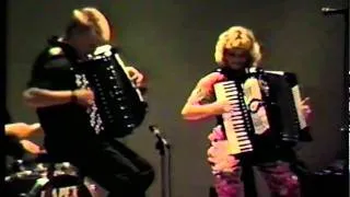 Julie & Yuha Silfverburg play Sakkijarven Polka, 1990