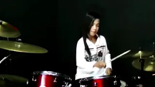 Mere khwabo me Jo aaye- Malaysian girl plays drum