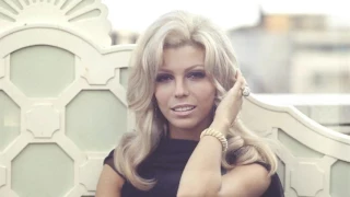 Nancy Sinatra - Summer wine.