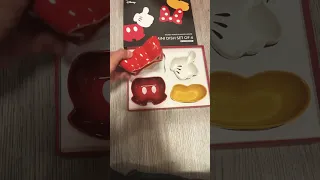 le creuset mickey mouse & minnie mouse dish set unboxing