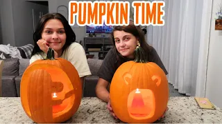 CARVING PUMPKINS FOR HALLOWEEN! COOKING & BAKING FALL FOOD! EMMA AND ELLIE