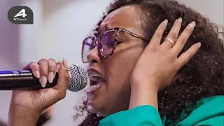 SULAMITA ALVES -  Ela cantou cadeias quebrar e Deus derramou poder- AD MAUA