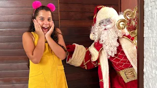 SARAH RECEBE A VISITA DO PAPAI NOEL ! OLHA A REAÇÃO DELA !