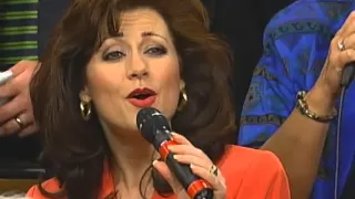 Bill & Gloria Gaither - Looking for a City (Live)