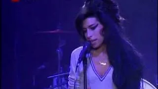 10vor10 - Tragischer Auftritt von Amy Winehouse