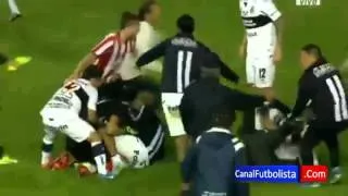 Brutal fight between players of Gimnasia and Estudiantes de La Plata 2016