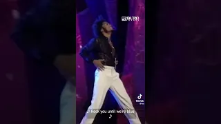 Maxwell Doing A Little Somethin Somethin | Soul Train Awards '22 #shorts #soultrainawards22