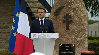 A Plumelec, Emmanuel Macron rend hommage aux maquisards bretons et aux parachutistes | AFP Extrait