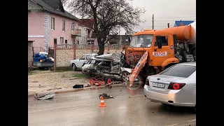 Лихач на Субару протаранил КамАЗ: Жесткое ДТП в Севастополе унесло две жизни - 28.12.2021