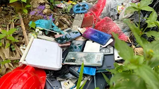 Satisfying finding and restoring used phones from trash