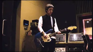Exclusive: Johnny Marr working out "Pretty Boy" for the first time with Noel Gallagher