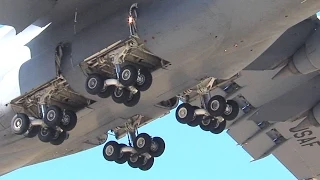 How many tires does a Lockheed C-5 Galaxy have ?